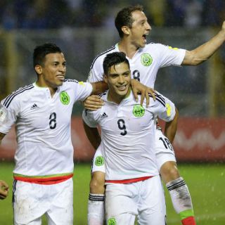 México derrota 3-1 a El Salvador