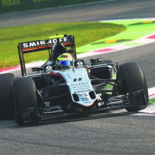 Checo hace la prueba con el 'halo' en Italia