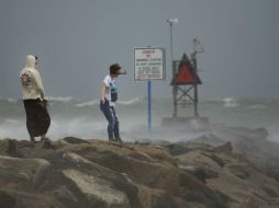 'Hermine' dejó un muerto por su paso en Florida, al igual que un desamparado a quien le cayó encima un árbol. AP / T. Spencer