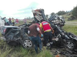 El accidente se registró en la carretera federal 80, que conduce de Ojuelos a Lagos de Moreno. ESPECIAL /