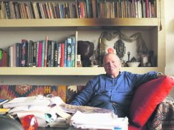 Lector. Ismael Vargas, en la biblioteca de su casa. EL INFORMADOR / G. Gallo