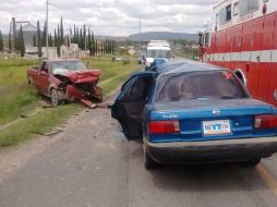 El accidente se registró la tarde de este sábado en la carretera que conduce de Encarnación de Díaz a Lagos de Moreno. ESPECIAL /
