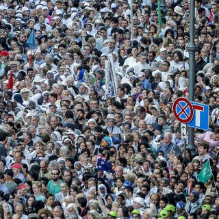 Papa ofrecerá pizza a pobres tras canonización de Madre Teresa