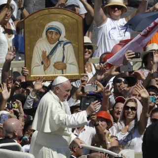 Es santa, pero la seguiremos llamando Madre Teresa: Papa
