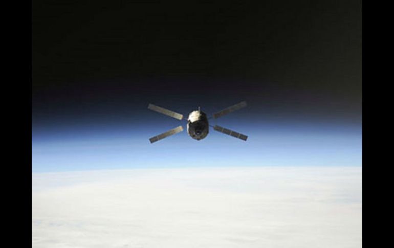 Foto de archivo de un satélite que abandonó la Estación Espacial Internacional. ESPECIAL /