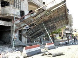 Cuerpos de rescate y voluntarios continúan con las labores de apoyo para ayudar a los afectados. AFP / SANA