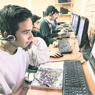 El IJAS apoya con becas a jóvenes mayores de 15 años