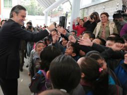 Aurelio Nuño Mayer, en su visita a la Escuela Primaria 21 de Marzo. FACEBOOK / @aurelionuno