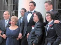 Juan Gabriel crió cuatro hijos: Iván, Jean, Hans, y Joan con su gran amiga Laura Elena Salas. ESPECIAL /