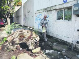 Otro problema frecuente en Ciudad Granja es el mal estado de las banquetas. EL INFORMADOR / R. Tamayo