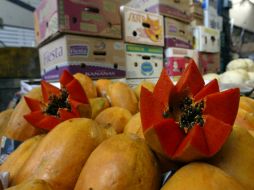 La papaya es rica en antioxidantes, su consumo nos ayuda a mejorar la digestión y así eliminar sustancias que ya no necesitamos. EL INFORMADOR / ARCHIVO