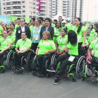 Dan bienvenida a la delegación tricolor