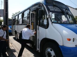 Este miércoles al menos 40 rutas de autobuses pararon sus labores en demanda de un aumento de tarifa. EL INFORMADOR / R. Tamayo