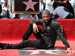 Usher recibió la estrella número dos mil 588 que otorga la organización. AP / R. Shotwell