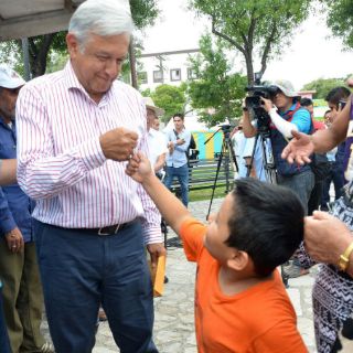 Prefiero debatir con Salinas, responde López Obrador a Ochoa Reza