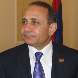 Dimite el primer ministro de Armenia