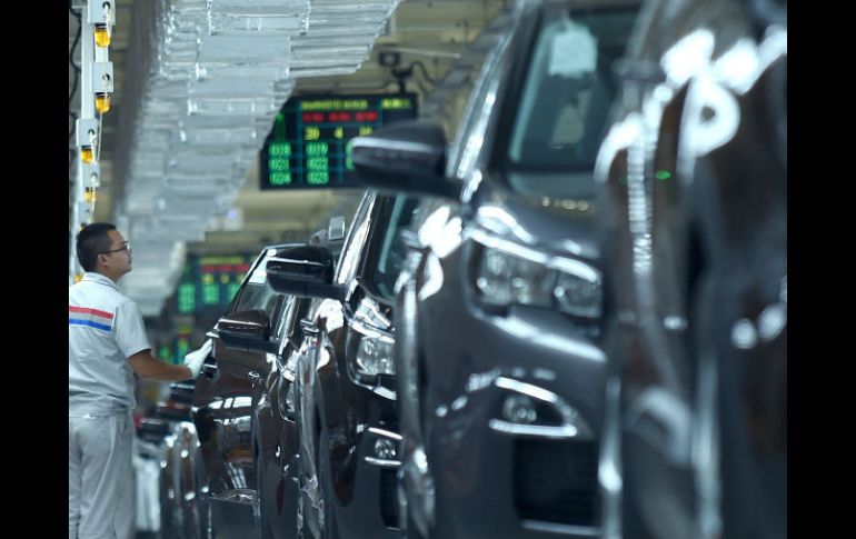 Entre enero y agosto de 2016 se fabricaron en México 2 millones 292 mil 137 autos. AFP / W. Zhao