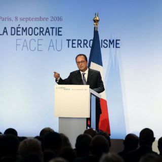 Hollande rechaza prohibición del burkini en playas francesas