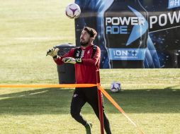 Miguel Fraga se prepara con el equipo para entrar a suplir a Ustari, en caso de ser necesario. EL INFORMADOR / ARCHIVO