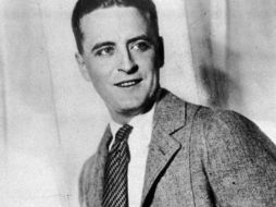 Como un personaje de uno de sus libros, Fitzgerald tuvo una corta y trágica vida, murió en 1940 a la edad de 44 años. AP / ARCHIVO