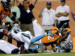 C.J. Anderson (#22), de los Broncos de Denver, fue una pesadilla para la defensiva de Carolina. AP / J. Mahoney