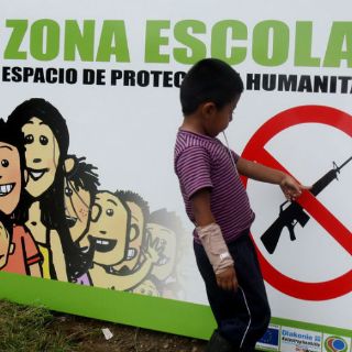 Las FARC entregan a ocho niños que servían en sus filas