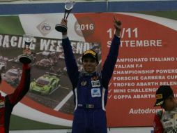 Raúl Guzmán celebra su triunfo de este sábado. TWITTER / @escuderiatelmex