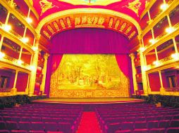 A la par de celebrar 150 años del Degollado, el martes 13 de septiembre tendrá lugar un homenaje a Consuelo Velázquez. EL INFORMADOR / ARCHIVO