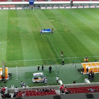 Luce maltratada la cancha del estadio Chivas