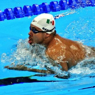 Pedro Rangel gana bronce en natación