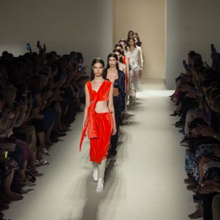 Victoria Beckham experimenta en la Semana de la Moda en NY