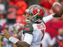 Winston comenzó su segundo año como profesional completando 23 de 33 pases para 281 yardas. EFE / E. Lesser