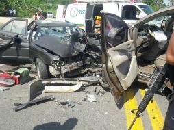El choque entre una camioneta y un automóvil se registró en el crucero de la Culebra en el municipio de Cihuatlán. NTX /