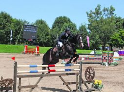 Daniel Pedraza realiza su recorrido montando a 'Arc De Thriomphe', durante el Gran Premio a 1.50 metros. EL INFORMADOR / R. Tamayo
