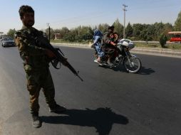 Fuerzas de seguridad custodian fuertemente los alrededores del hospital. EFE / J. Rezayee