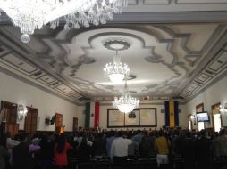 Previo al Informe, los reunidos en el Ayuntamiento entonan el Himno Nacional. EL INFORMADOR / V. Arenas