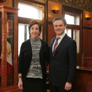 Roberta Jacobson se reúne con Aurelio Nuño