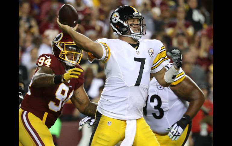Ben Roethlisberger recuperó un balón que él mismo soltó en un momento crucial. AFP / R. Carr