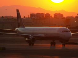 El aeródromo de Wamena fue cerrado hasta que los operarios despejaron la pista. AFP / ARCHIVO