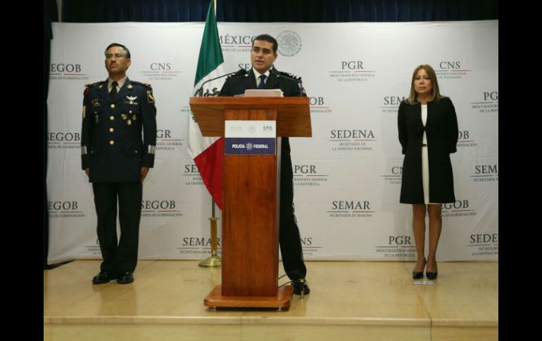En conferencia de prensa, Omar Hamid García, titular de la Comisión Nacional de Seguridad Pública, informa la detención. TWITTER / @PGR_mx