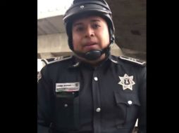 El oficial detuvo al usuario con el argumento de carecer de engomado. TWITTER / @_Chema