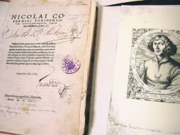 Ejemplar de 'Sobre los giros de los orbes celestes', de Nicolás Copérnico, resguardado en la biblioteca Juan José Arreola. EL INFORMADOR / E. Barrera