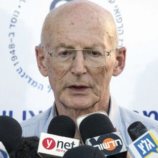 Descartan intervención quirúrgica para Shimon Peres