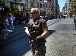 El operativo ocurrió en el distrito XX de París, en donde el menor supuestamente quería adquirir un arma. AP / ARCHIVO