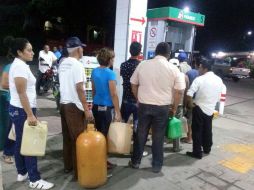 Tan sólo en dos gasolineras ubicadas en Pátzcuaro había venta de gasolina, por lo que las filas cada vez eran más largas. SUN / ARCHIVO
