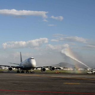 La Cofece multa al AICM por impedir competencia en taxis