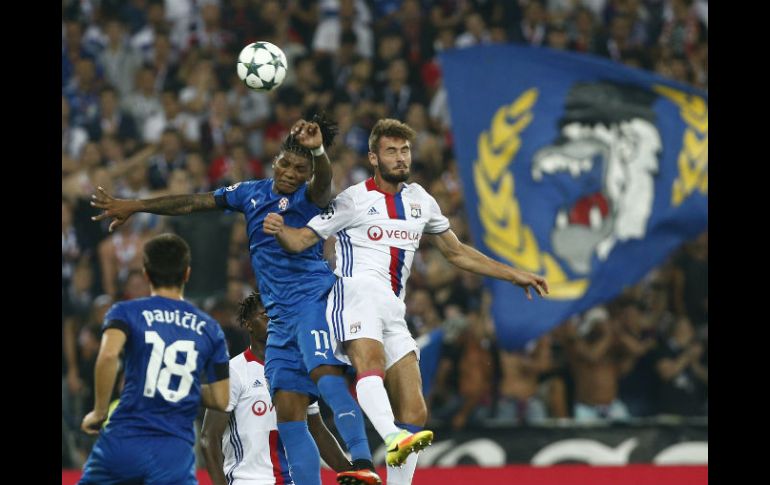 El Olympique de Lyon llevó la iniciativa del partido desde el pitido inicial y no tardó en arrinconar a los croatas. AP / T. Camus