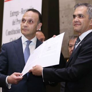 Mancera entrega proyecto de Constitución para Ciudad de México
