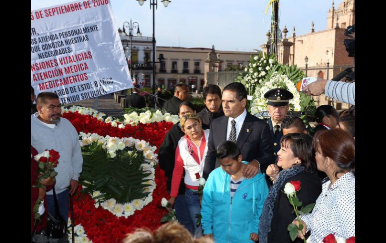 El gobernador de Michoacán acude a la conmemoración en honor de las ocho personas que perdieron la vida ese año. TWITTER / @Silvano_A