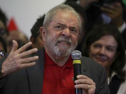 Fiscales federales acusan al ex mandatario y a su esposa de comandar un enorme operativo de sobornos en Petrobras. EFE / S. Moreira